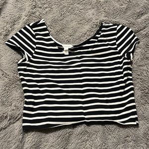 Aeropostale Black and White Stripe Crop Tee (Small)
